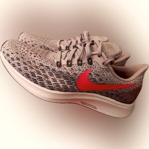 New Nike Women’s Air Zoom Pegasus 35 Size 7.5 Brand New! Boxed!